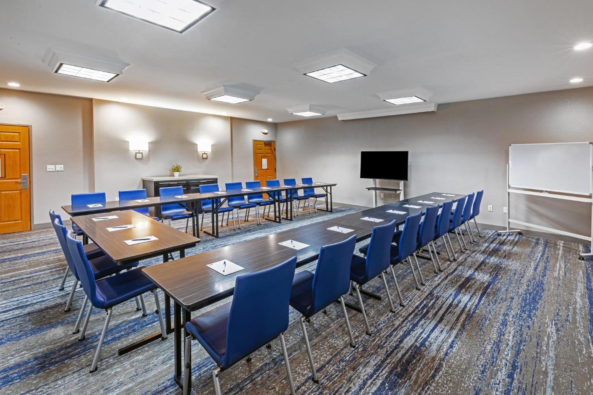 Holiday Inn Express & Suites Tulsa S Broken Arrow Hwy 51 By Ihg Exterior foto