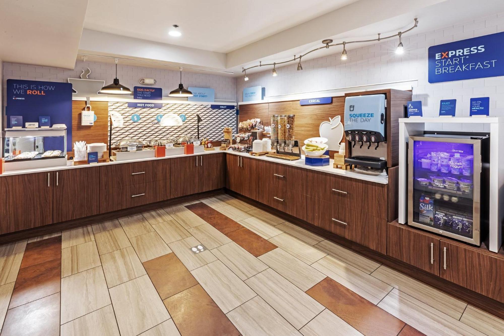 Holiday Inn Express & Suites Tulsa S Broken Arrow Hwy 51 By Ihg Exterior foto